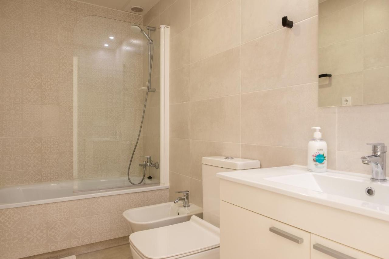Bright, Brand New & Very Comfortable Apartment Валенсия Екстериор снимка